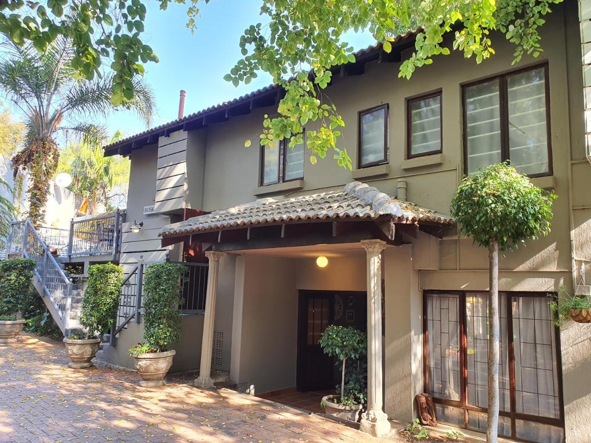 Waterhouse Guest Lodge - Indus Street พริทอเรีย ภายนอก รูปภาพ