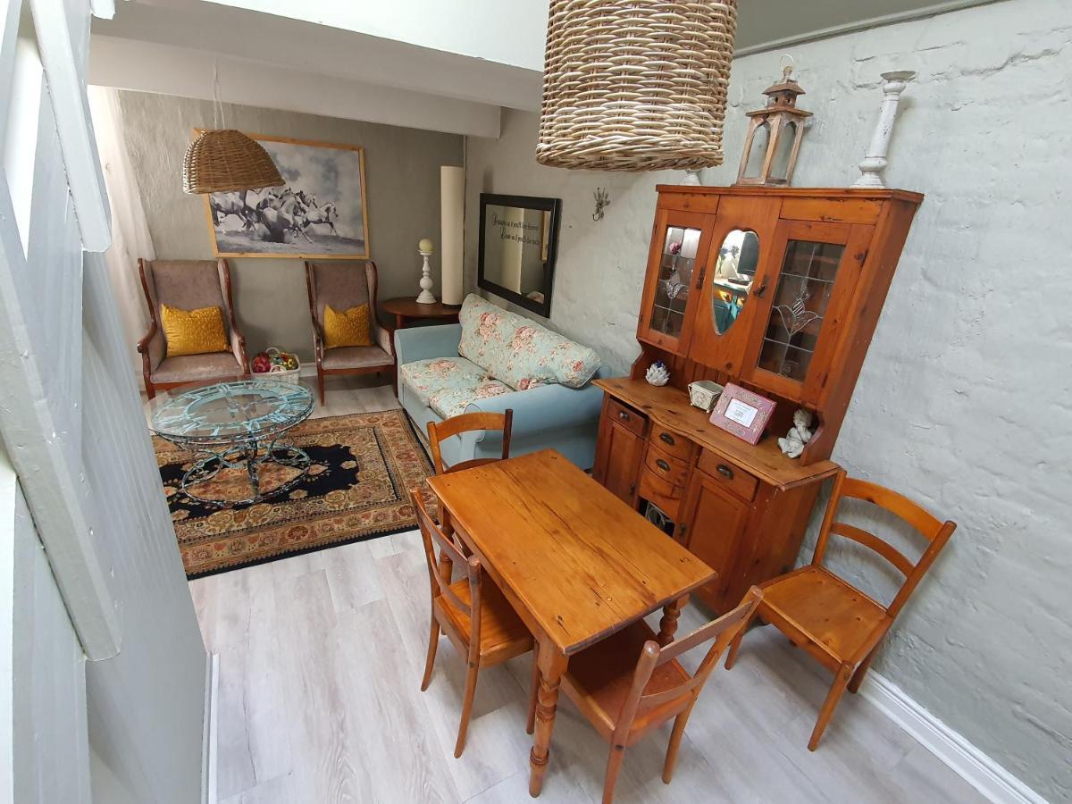 Waterhouse Guest Lodge - Indus Street พริทอเรีย ภายนอก รูปภาพ