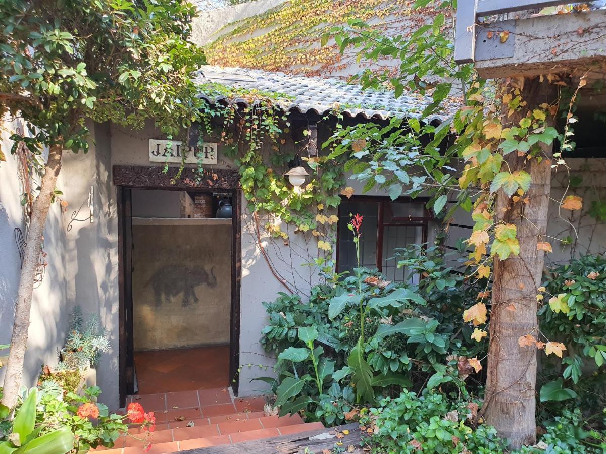 Waterhouse Guest Lodge - Indus Street พริทอเรีย ภายนอก รูปภาพ