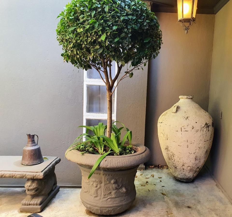 Waterhouse Guest Lodge - Indus Street พริทอเรีย ภายนอก รูปภาพ